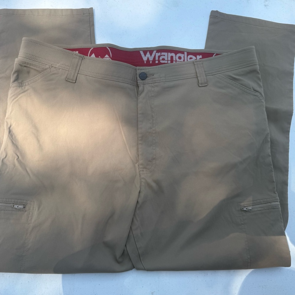 Wrangler Men's Khaki Chinos